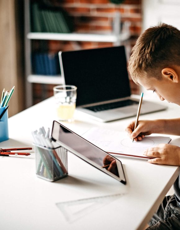 67df5fabe1f96bebc07f8f26_9626ed18-462c-4575-af3d-b7672e9c87a9_kids-studying